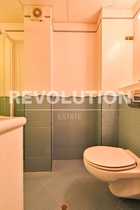 Дава се под наем Тристаен апартамент в София, Оборище - 140 кв.м за 800 € - Снимка #9