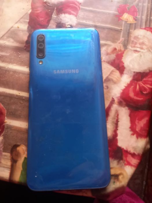 Samsung a50 в хорошем состоянии