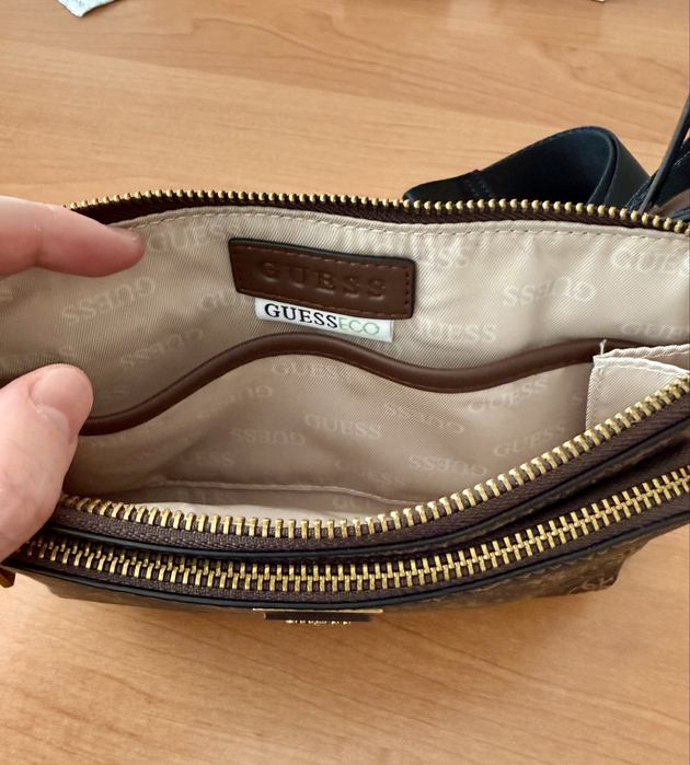 Guess - чантичка за кръста