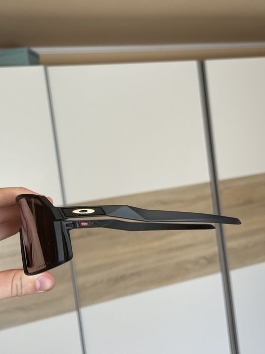 Oakley Sutro Black