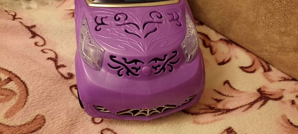 Машинка скариж монстер хай