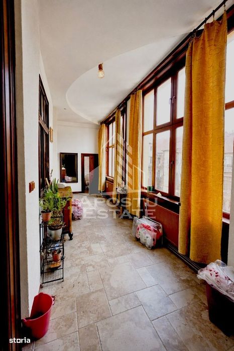 Apartament elegant in palat istoric restaurat, Timisoara Piata Maria