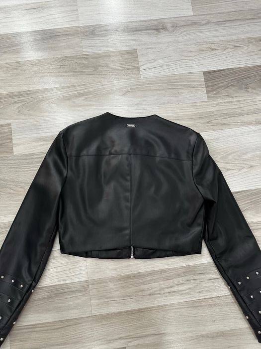Оригинално кожено яке GUESS с капси