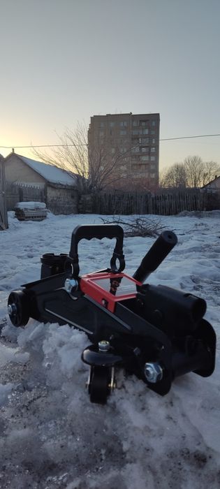Подкатной гидравлический домкрат 2 тонны