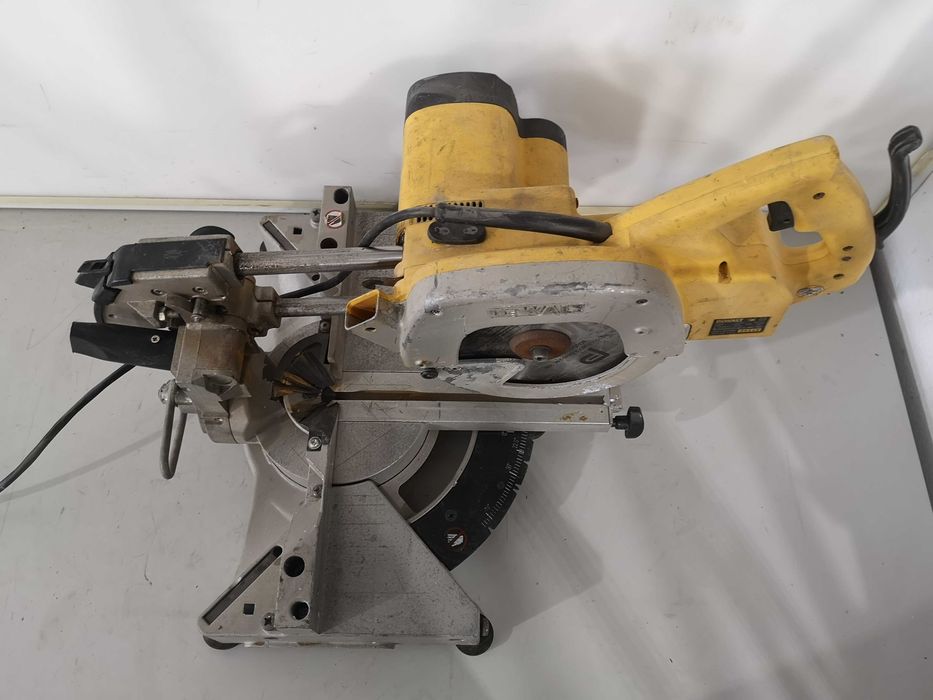 Циркуляр педнула - Dewalt 1200 W
