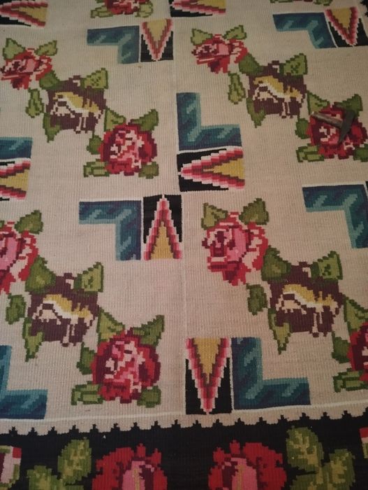 Vând covor lana traditional