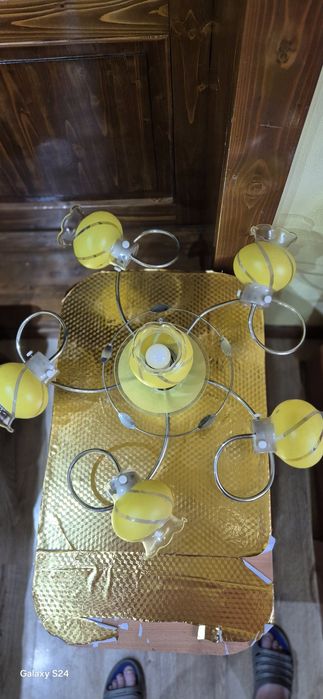 Vând candelabru cu 6 becuri