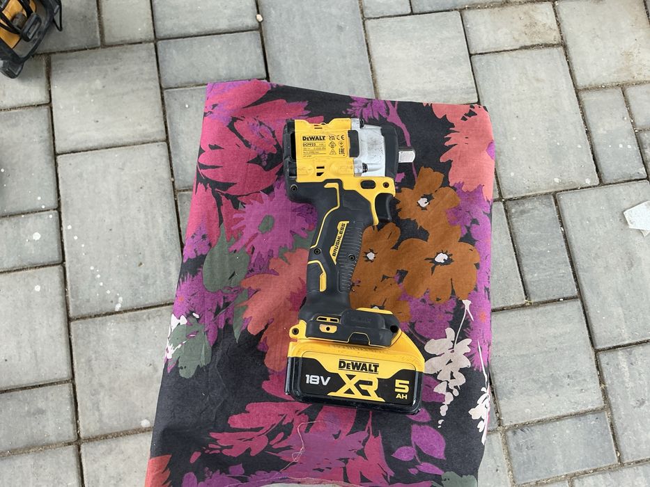 Vind dewalt  2025 DCF 922 cu acum 5ah