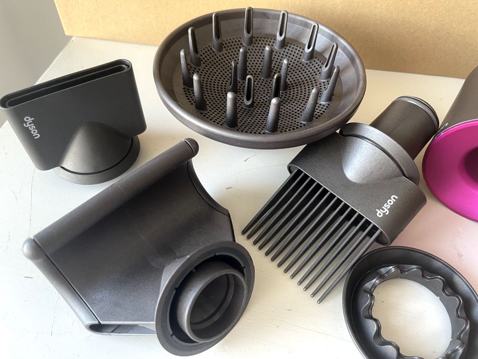 Оригинален Сешоар Dyson SUPERSONIC HD07 от Зора 5 приставки Отличен!