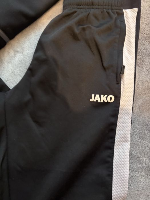 Спортен анцунг на Jako