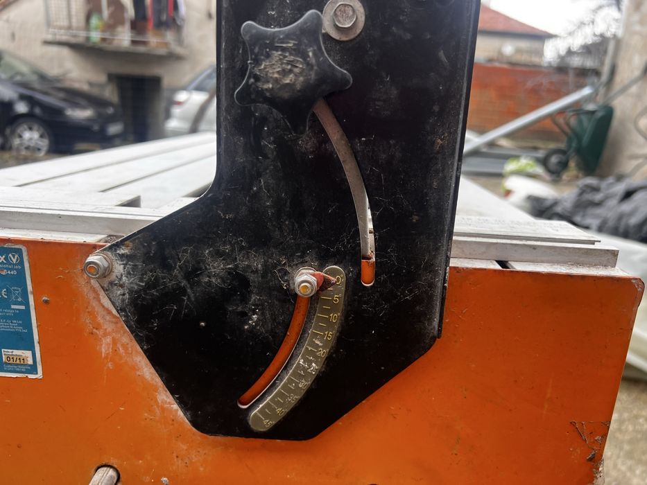 Електрическа машина за рязане на плочки с водна дюза