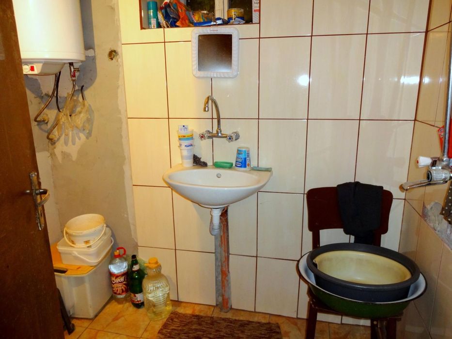 Продава къща дворно място  гараж Гр.Девня кв.Повеляново