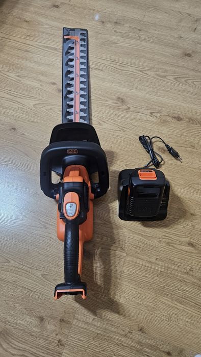 Foarfeca electrica Black+Decker pentru gard viu 36V lama 550mm