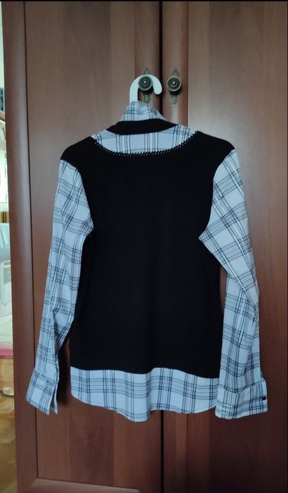 Продам блузку женскую