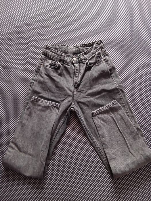 Blugi model momfit.