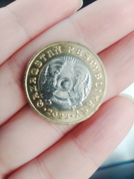 Манета 100 тг продам