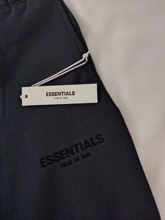 Pantalon Essentials noi cu eticheta