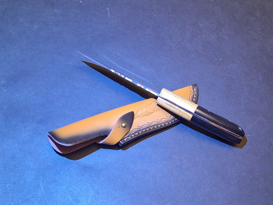 Ловен нож с кожена кания