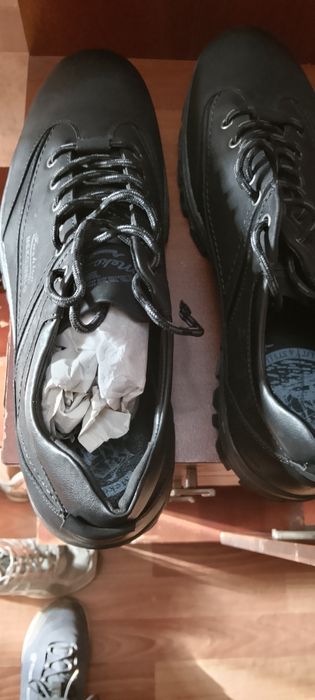 Продам  кроссовки