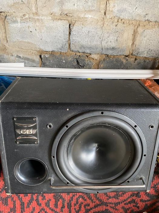 Продам сабуфер рабочийй кому интересно