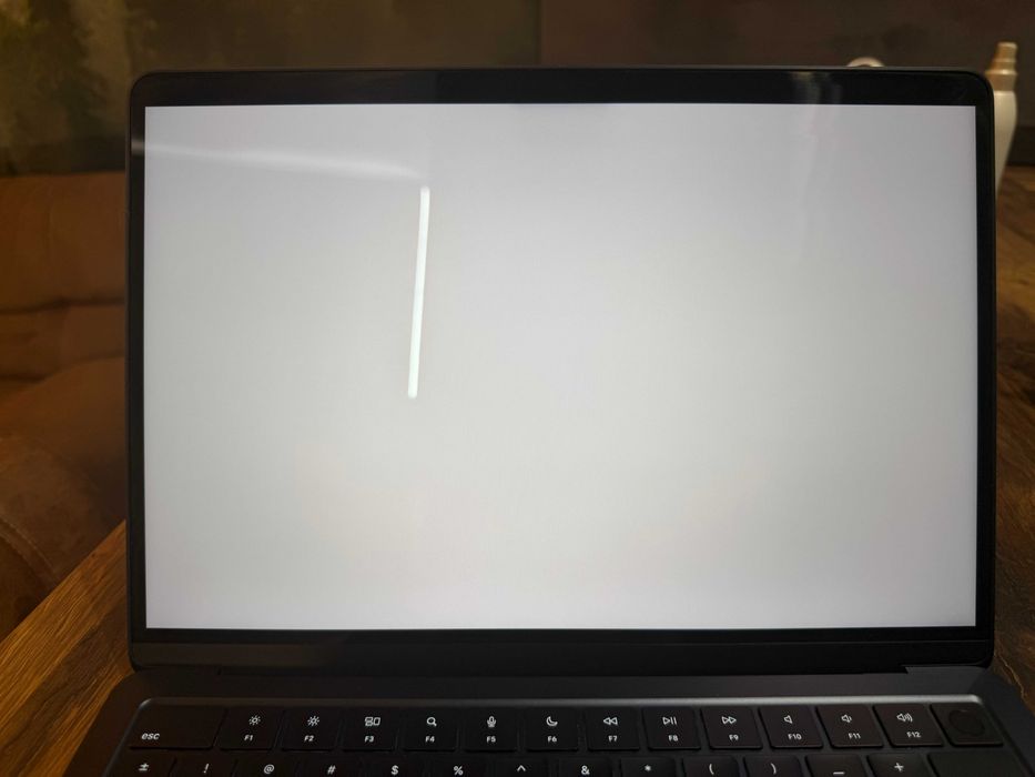 MacBook Air M2 Midnight 8GB 256GB, 56 cicluri, stare excelenta