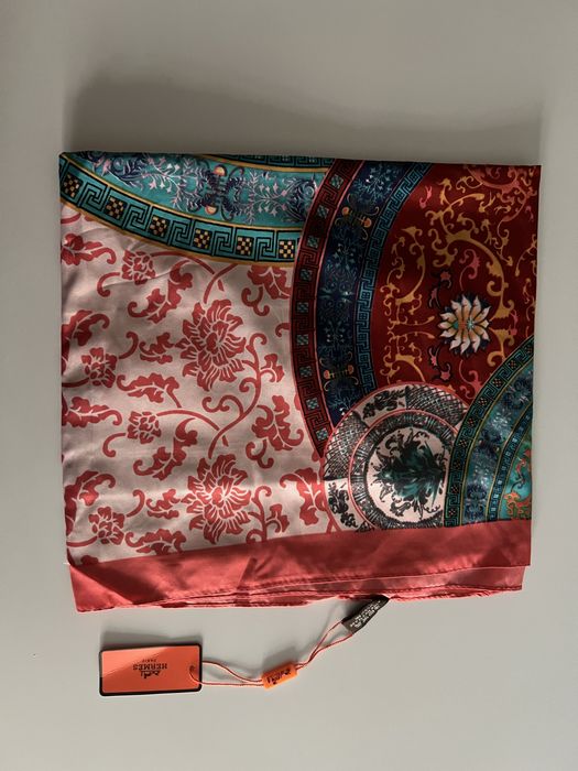 Платок 90*90 в упаковке. Тойбастар