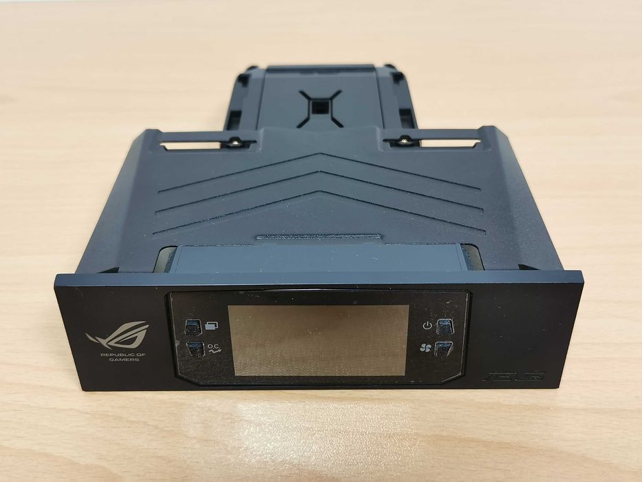 Asus OC Panel и стойка за монтаж