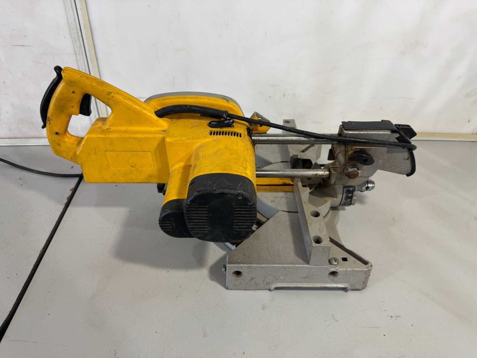 Циркуляр пендула - Dewalt 1200W / 216mm
