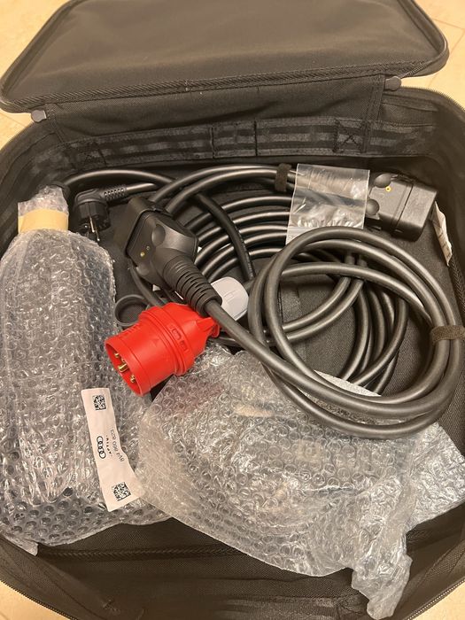 AUDI Aptiv зарядно шуко Type 2 за влектромобил 3.6kW