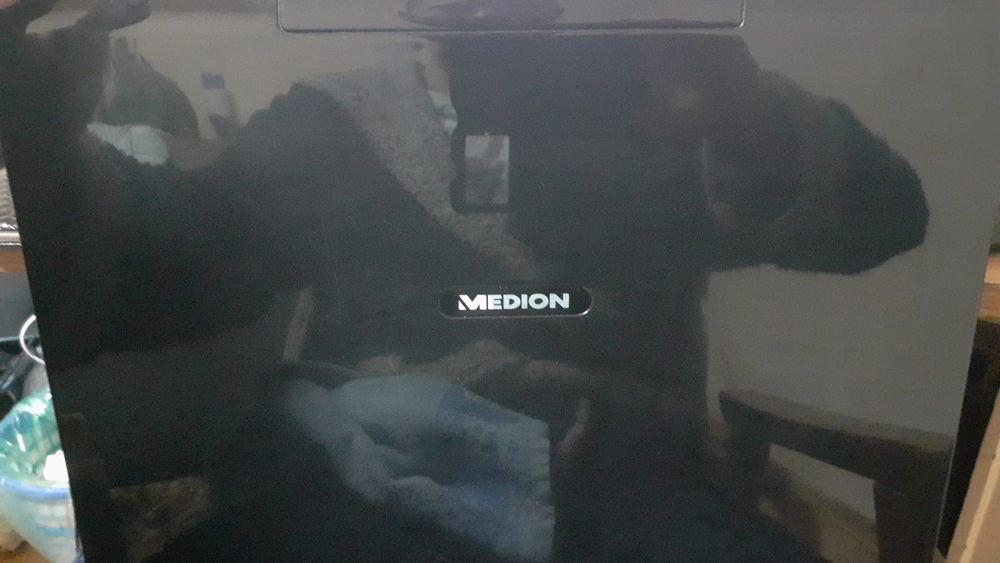 Vând laptop Medion MIM 2300