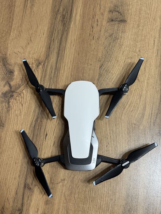 Продам дрон dji air