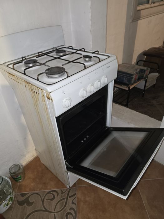 Продам газовую плиту 4 комфорки