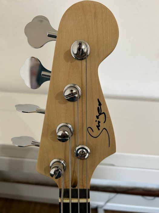 Бас гитара с чехлом