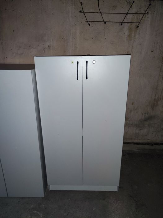 Шкаф офисный 2 штуки.