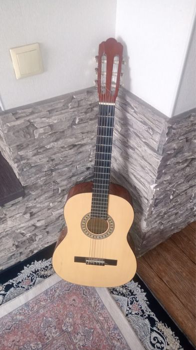 Гитара в отличном состояние