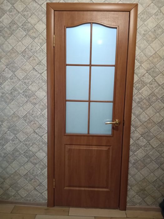 Двери межкомнатные б/у