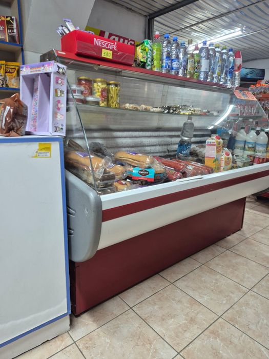 продам витринный холодильник