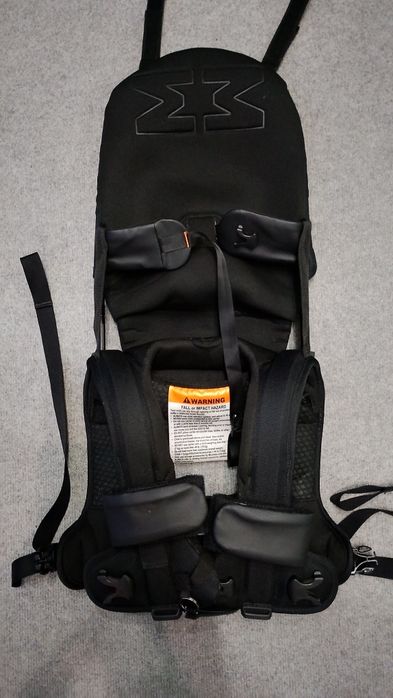 Продавам Minimeis G4 – раница/седалка за носене на дете на рамене