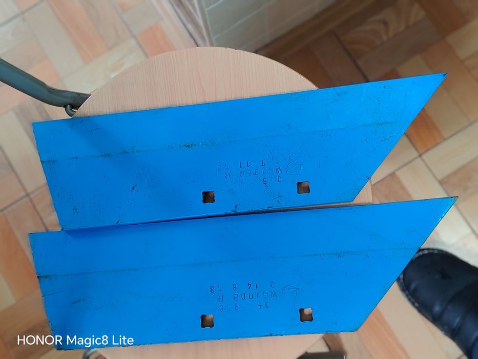 Cutite plug,sau prasitoare, sunt noi