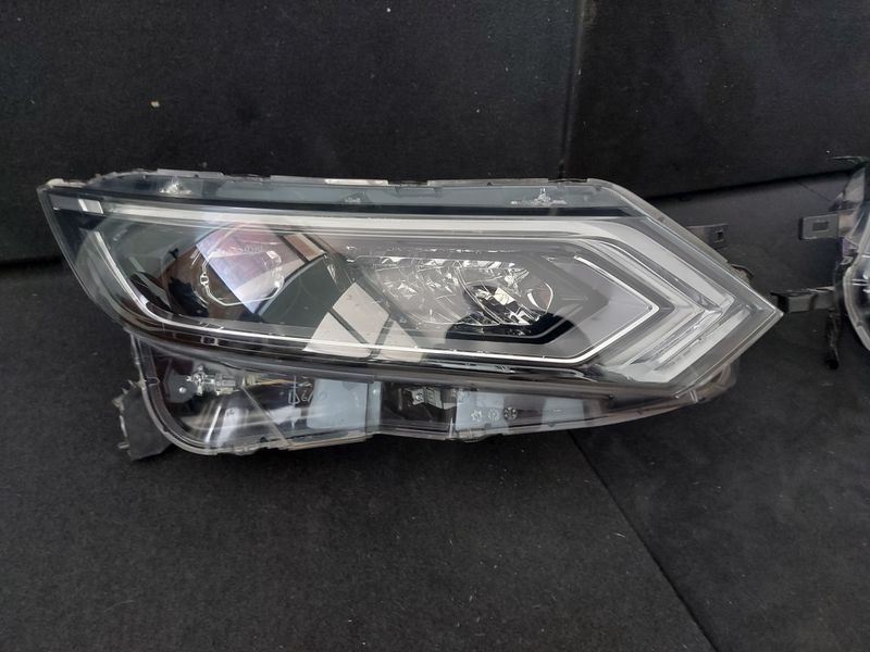 Фарове Nissan Qashqai 2018г. LED