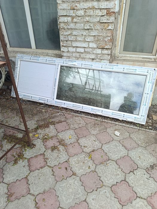 Пластиковая дверь