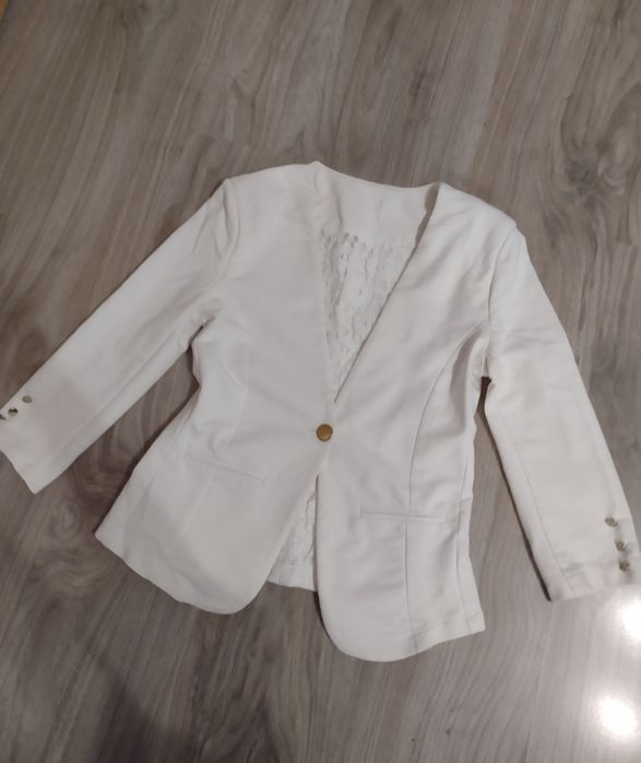 Дамско бяло сако