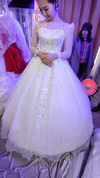 Келин куйнаклар сотилоди нархи келишилган холда