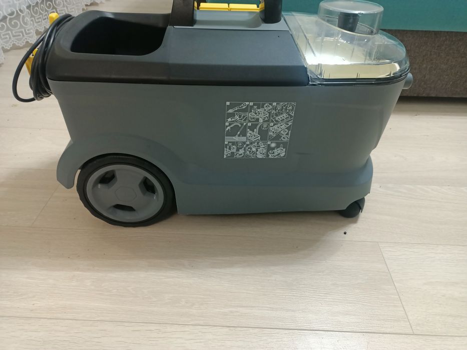 Продам моюши пылесос "KARCHER" puzzi 10/1