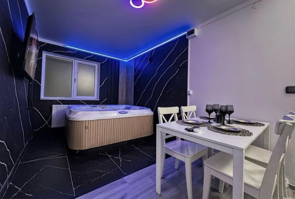 Pachet Cazare Jacuzzi Privat cu Smart TV - Experiență Unică în Sibiu