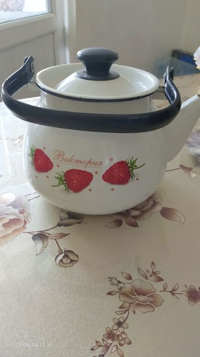 Эмалированны чайникк.