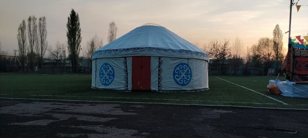 Аренда юрта . Столы посуда