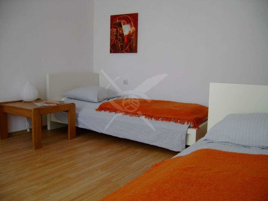 Дава се под наем Тристаен апартамент в Пловдив, Център - 110 кв.м за 747.66 € - Снимка #1