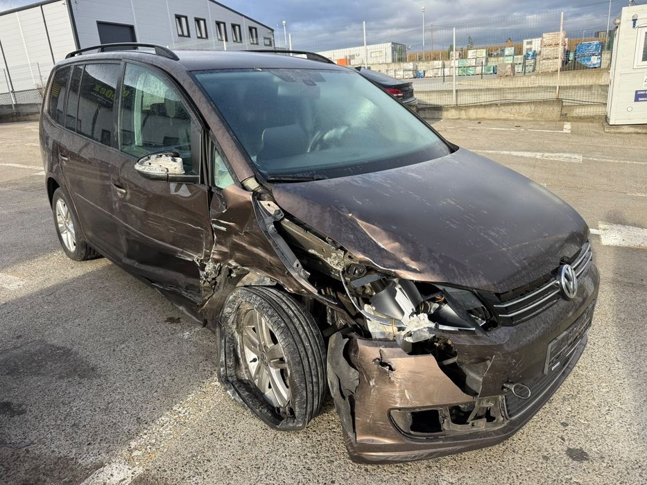 Dezmembrez Vw touran facelift 2012 Maro - LH8Z 2.0 tdi CFHC volan stanga