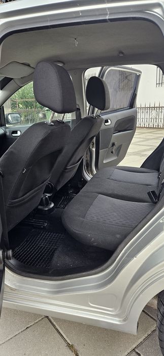 Ford fiesta 1.4 benzină stare bună acte la zii